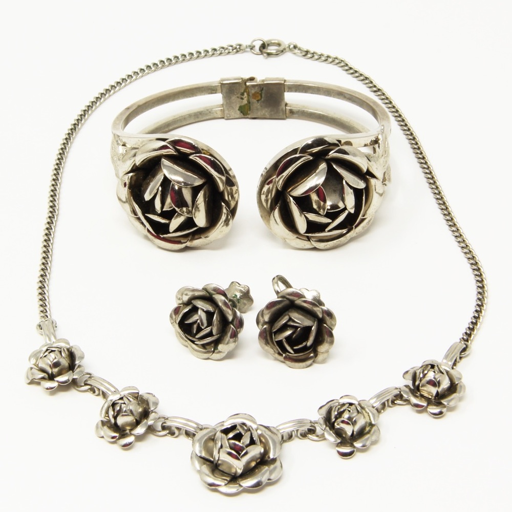 Flower Necklace with matching bracelet & earrings